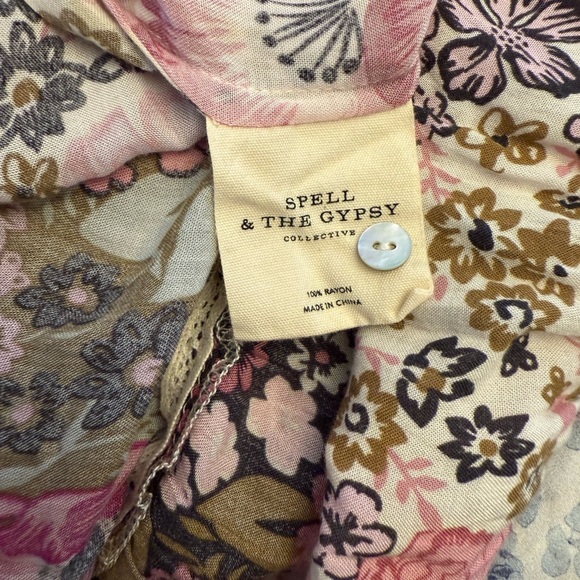 Spell and The Gypsy Desert Daisy Maxi Dress in Floral Lilac Crochet - Picture 10 of 11